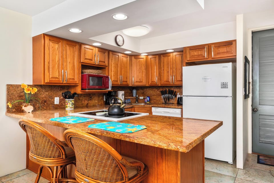 Fully updated kitchen with modern appliances and cookware, perfect for quick snacks or full island-inspired meals.