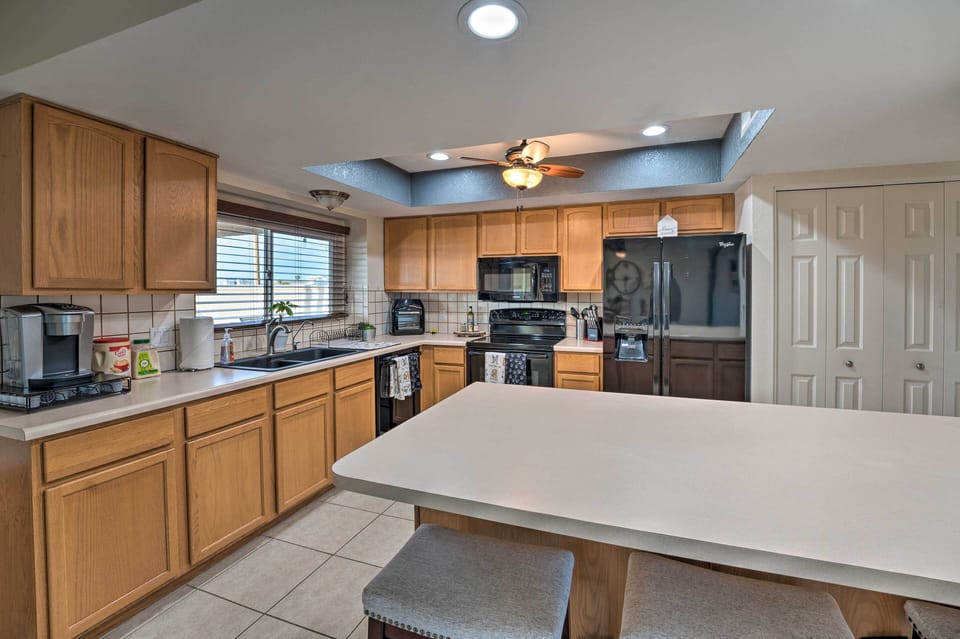 Kitchen | Fully Equipped w/ Cooking Basics