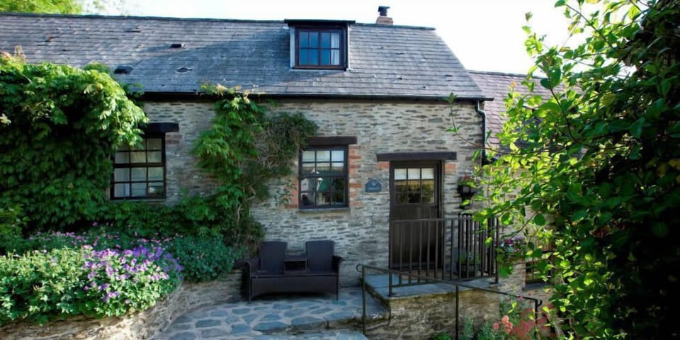 Exterior Lavender Cottage