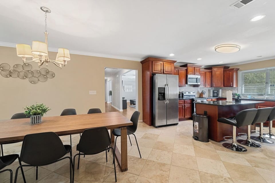 Simple yet elegant dining area