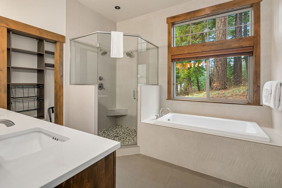 Eagle Aerie: - Dual shower heads and a large soaking tub.