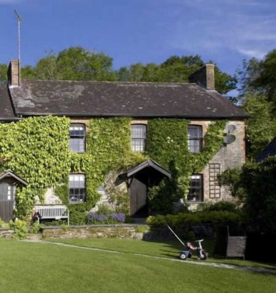 Front entrance to the Farmhouse