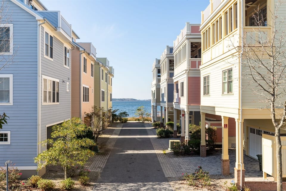 Sunset Island 20 Beach Side Drive View