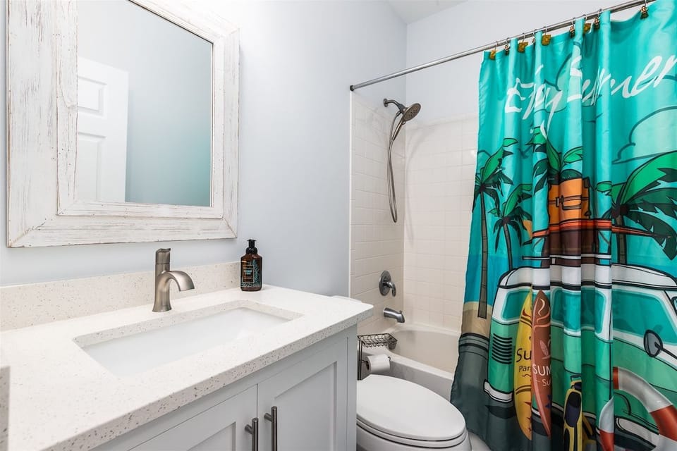 Sunset Island 20 Beach Side Drive Third Level Shared Bathroom