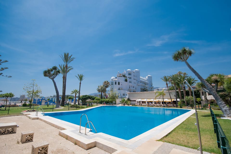 Enjoy the community pool of this studio in Torremolinos