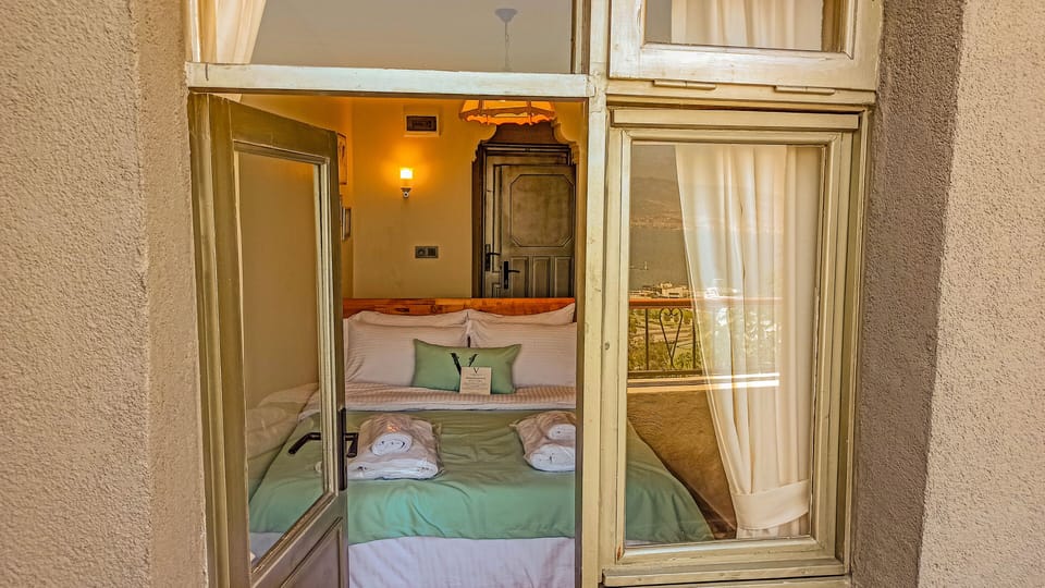 KONAK PIER 1867 | Egyptian cotton sheets, premium bedding, down comforters, minibar