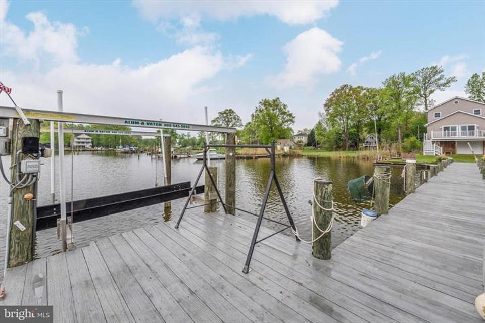 If you have your own boat, there's even a 10k lb boat lift.
