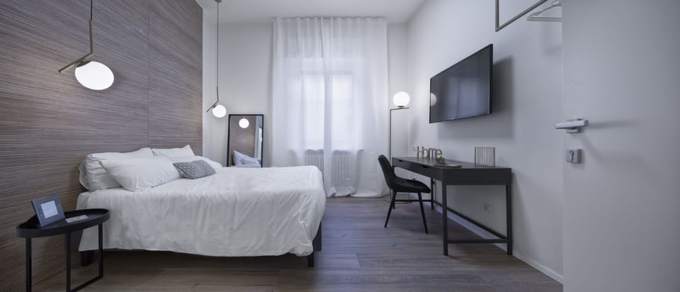 Deluxe Room | Desk, soundproofing, iron/ironing board (on request), WiFi (free)