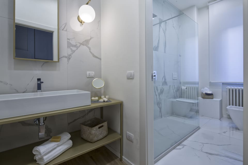 Deluxe Room | Bathroom | Slippers, bidet, towels, toilet paper
