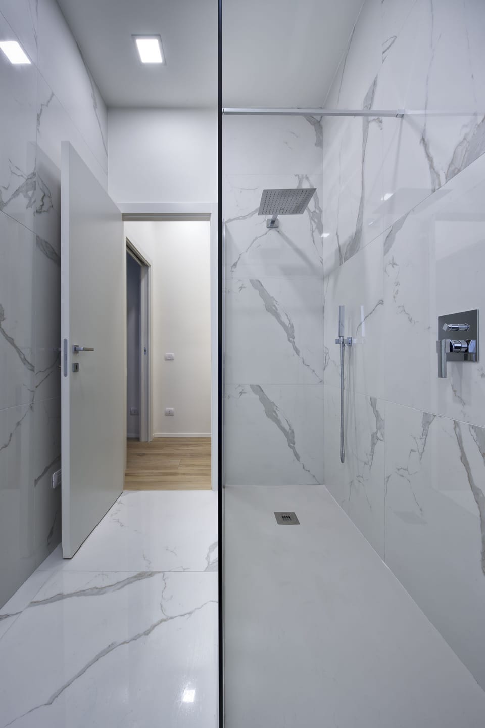 Deluxe Room | Bathroom | Slippers, bidet, towels, toilet paper