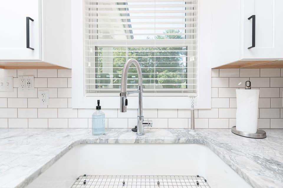 Full size farm style sink
