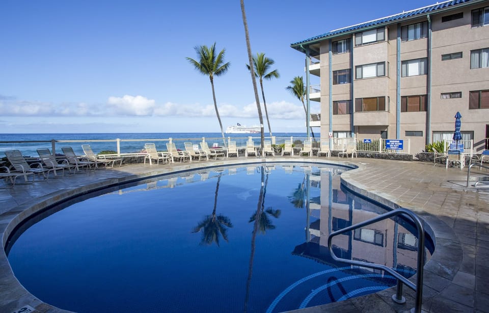 The oceanfront pool at Kona Reef Resort.