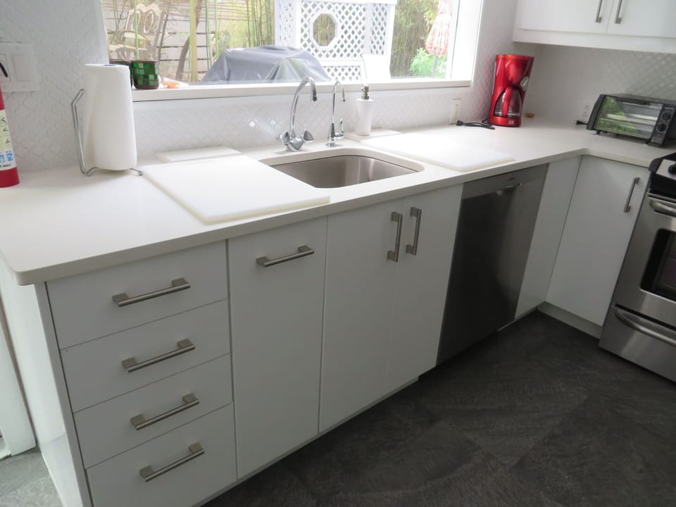 Kitchen with water filter on the right and dishwasher