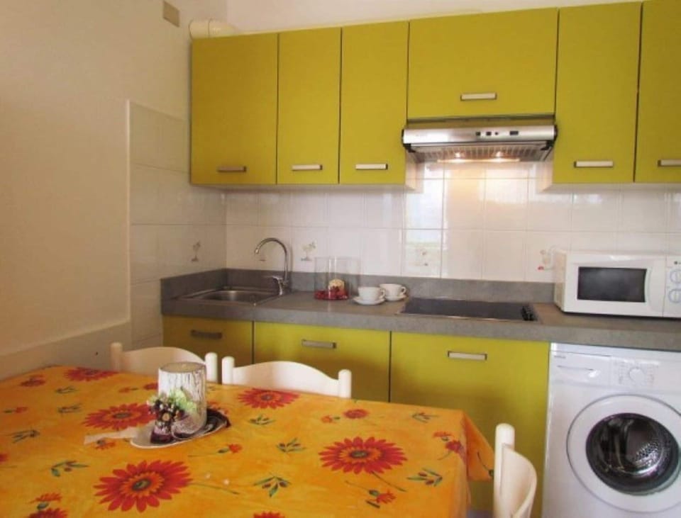 Studio, Balcony, City View | Interior