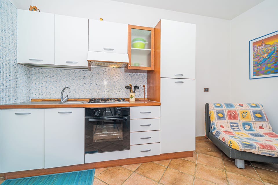 Apartment, 1 Bedroom, Smoking, Balcony | Private kitchen