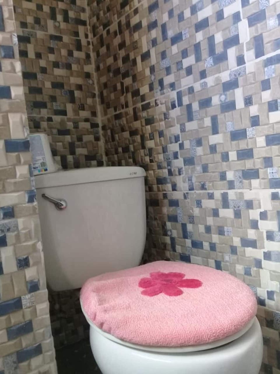 Apartment, 1 Bedroom, Smoking, Balcony | Bathroom amenities | Combined shower/tub