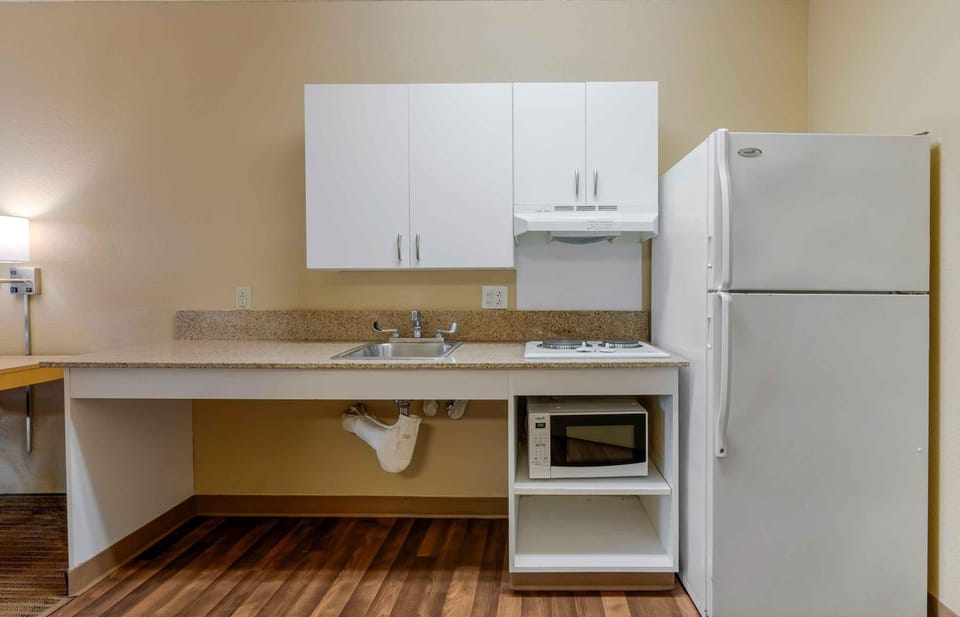Studio, 1 Queen Bed, Roll-in Shower | Private kitchen | Coffee/tea maker, fridge, microwave, stovetop
