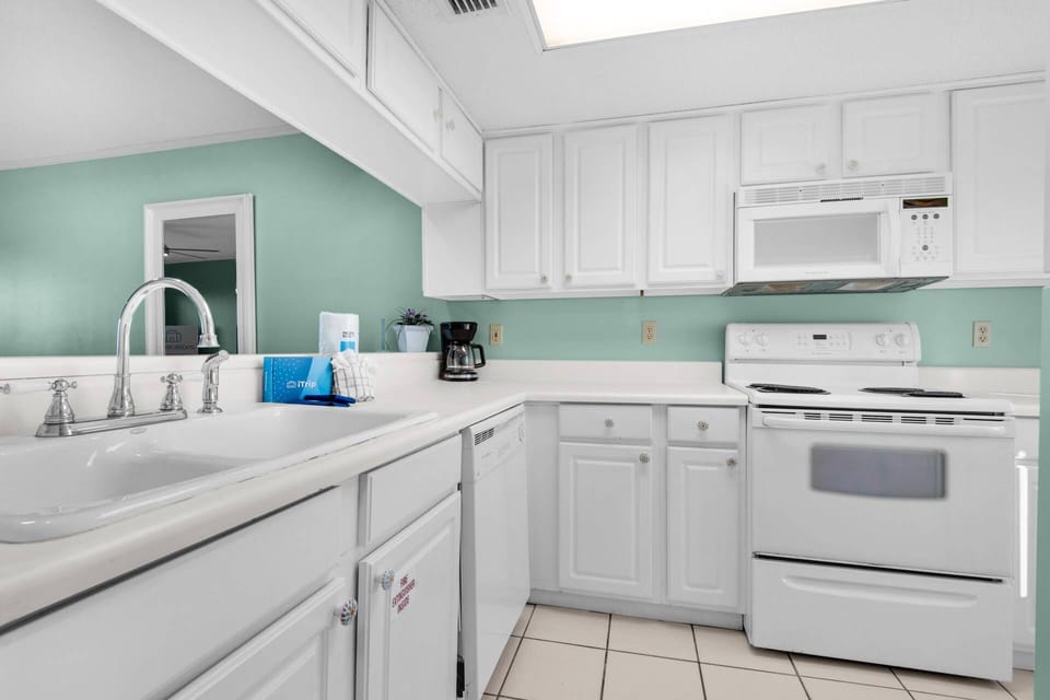 Open and bright kitchen