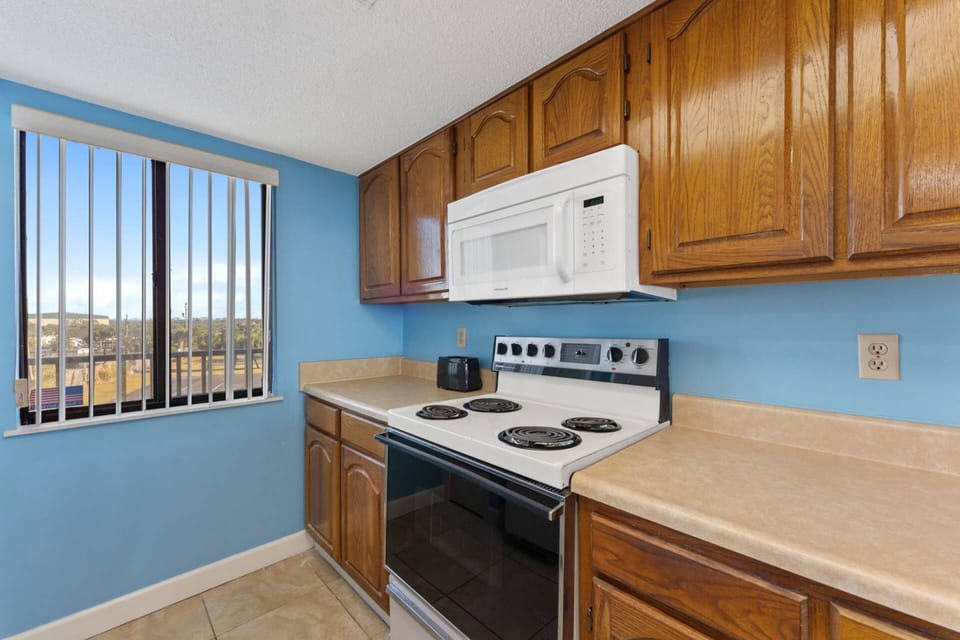 Fully equipped kitchen.