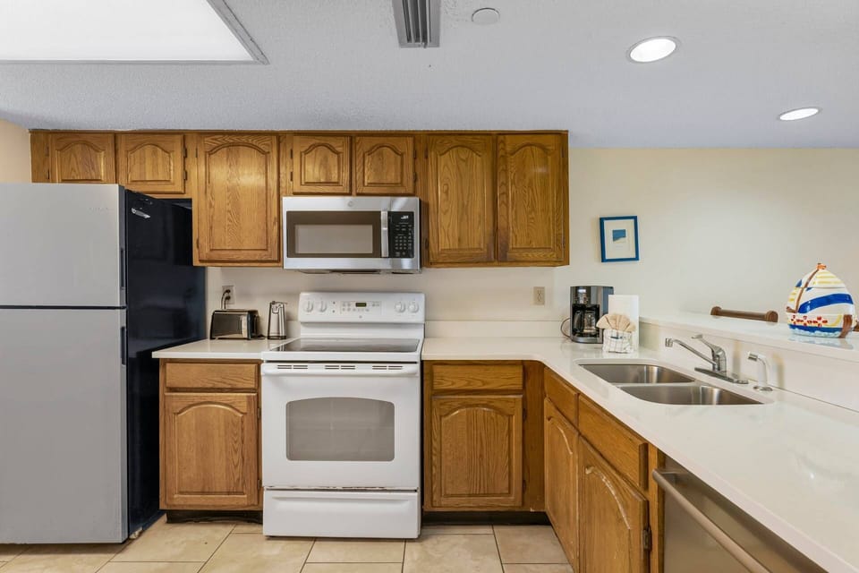 Clean and bright kitchen with breakfast bar and dishwasher to make feeding a group a joy