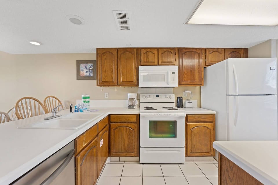 Prepare a light snack or a full meal in the fully equipped kitchen
