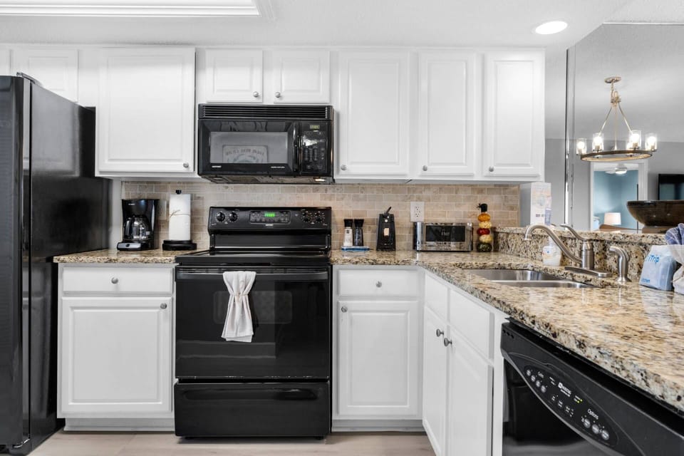 Recently updated kitchen with upscale finishes