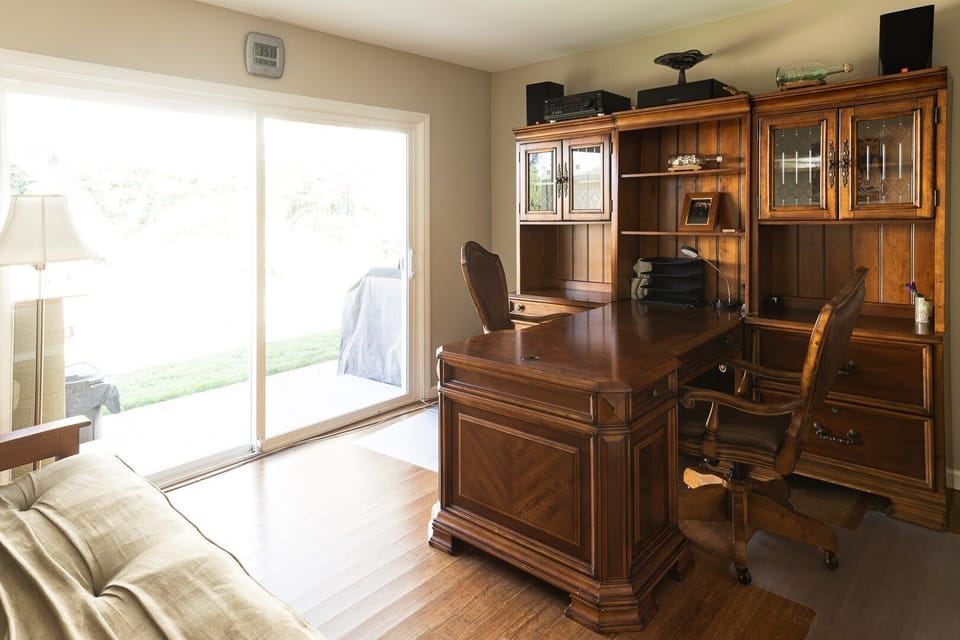 office w/futon