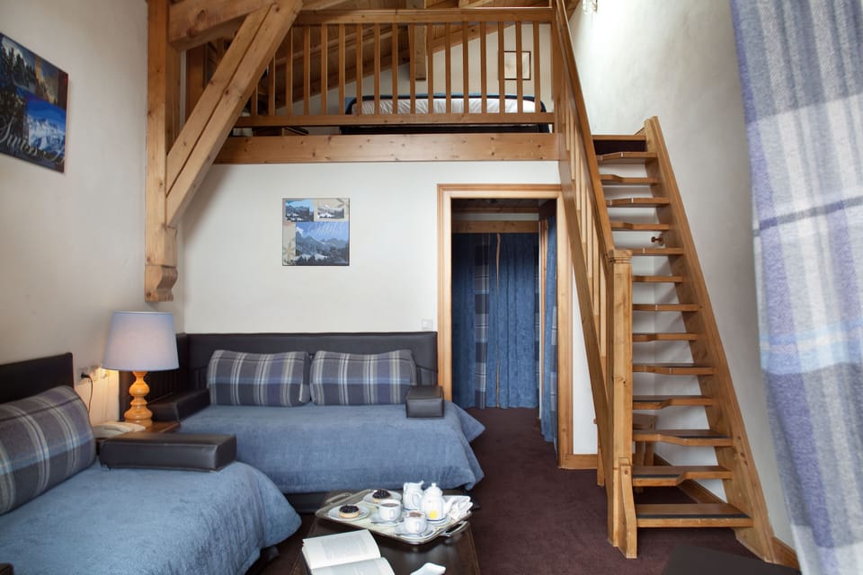Standard Duplex | In-room safe, desk, free WiFi, bed sheets