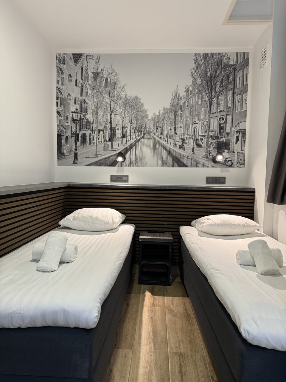Basic Room, 2 Twin Beds, Private Bathroom | In-room safe, free WiFi