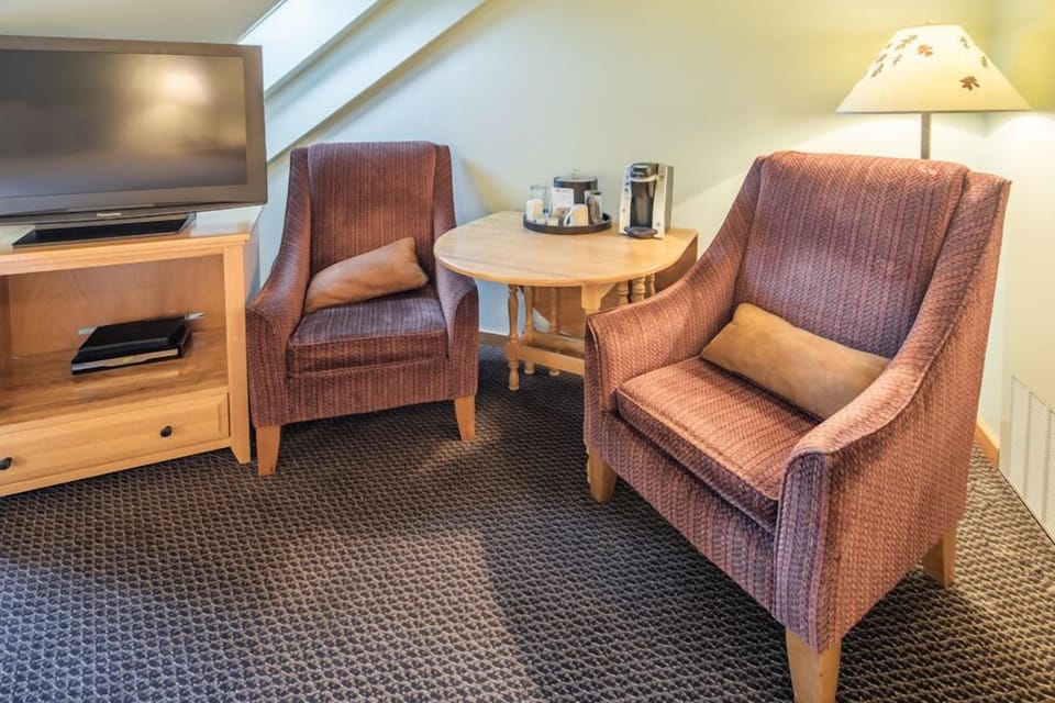 Standard Room, 1 Queen Bed | Premium bedding, pillowtop beds, free WiFi, bed sheets