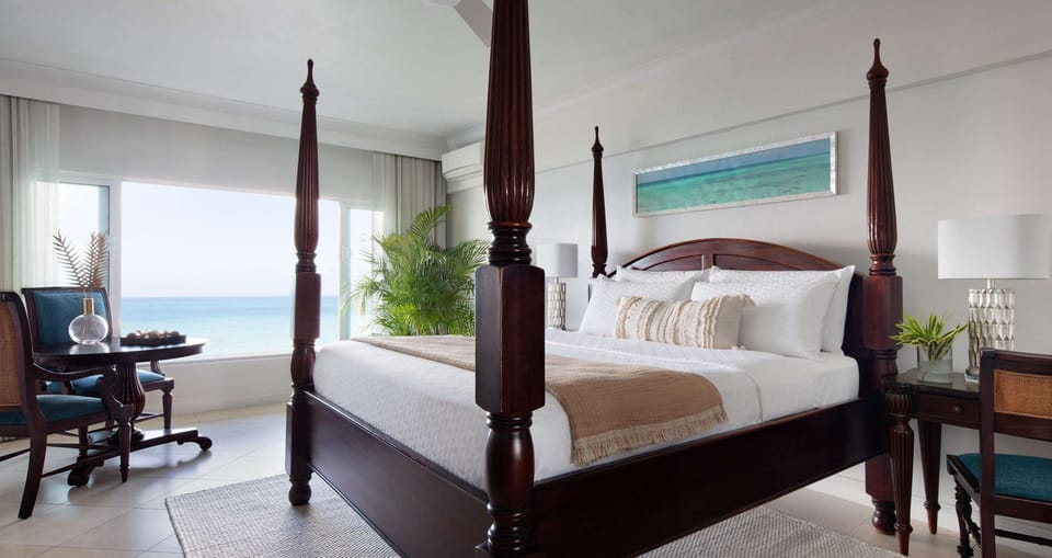 Club Room, 1 Bedroom, Ocean View (Riviera Beachfront Club Level) | Minibar, in-room safe, blackout drapes, iron/ironing board