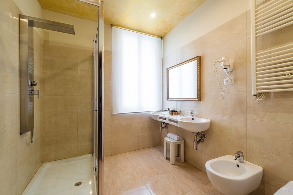 Shower, rainfall showerhead, free toiletries, hair dryer