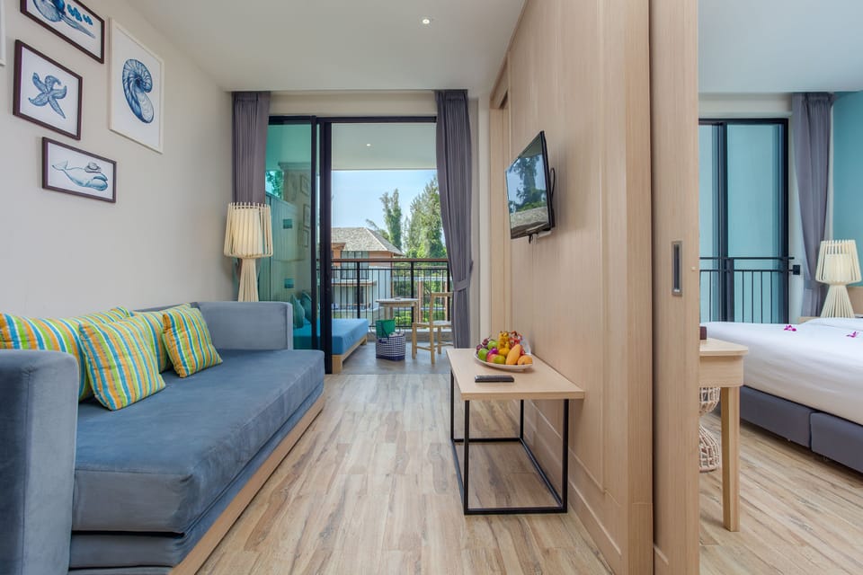 Family Room | In-room safe, desk, free WiFi, bed sheets