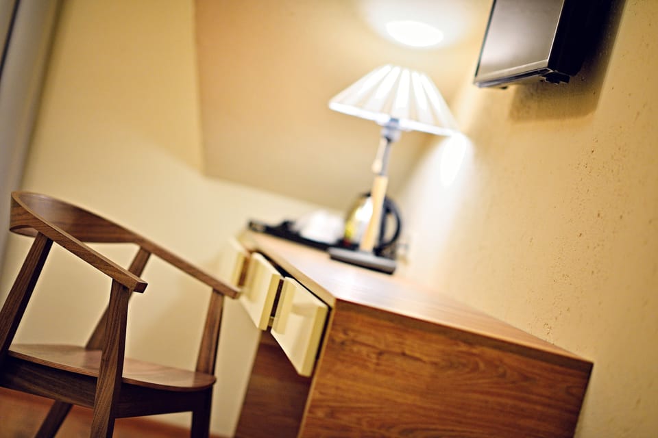 Standard Double or Twin Room | In-room safe, desk, free cribs/infant beds, rollaway beds