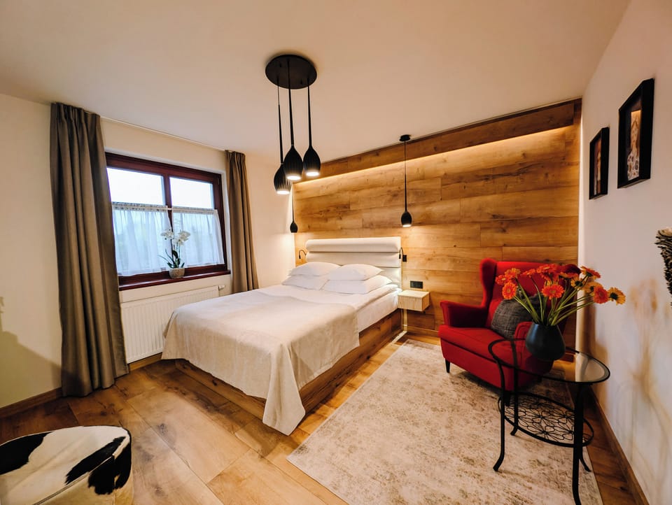 Standard Double or Twin Room | In-room safe, desk, free cribs/infant beds, rollaway beds
