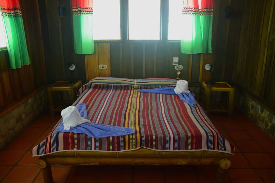 Premium bedding, in-room safe, rollaway beds (free)