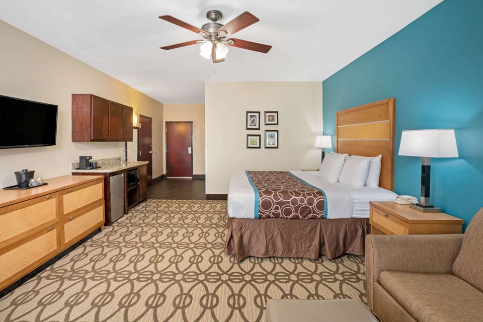 Desk, iron/ironing board, free cribs/infant beds, free WiFi