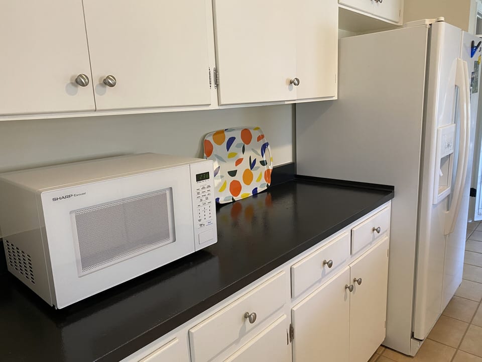 A clean efficient kitchen equipped for making meals in home.