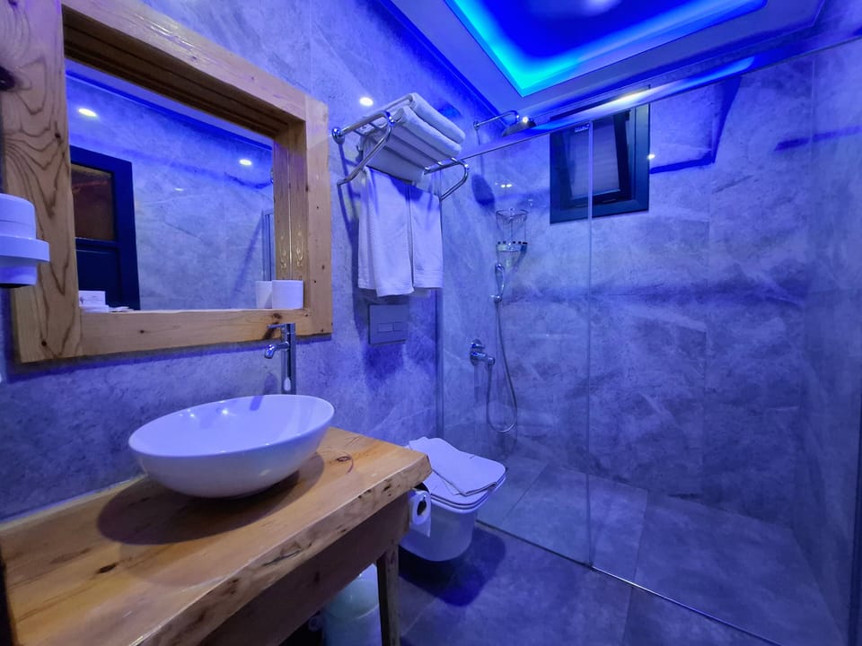 Stone Sea View Standard Room | Bathroom | Shower, rainfall showerhead, hair dryer, slippers