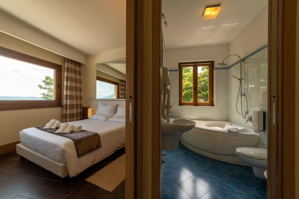 Premium bedding, down comforters, minibar, in-room safe
