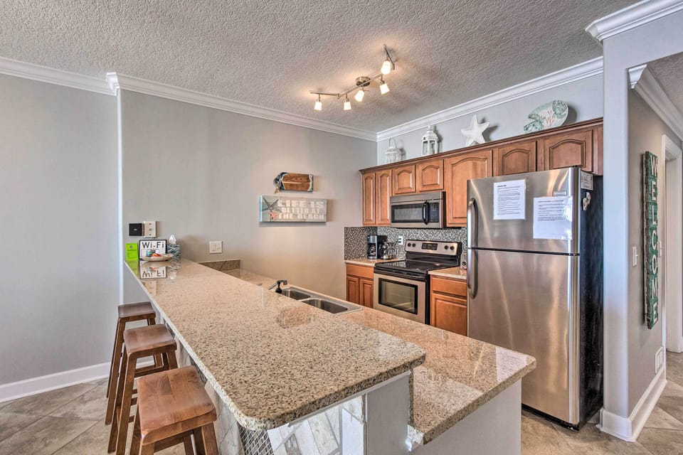 Fully Equipped Kitchen | Dishware & Flatware