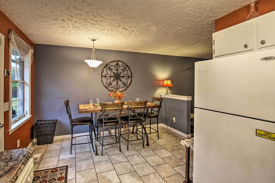 Fully Equipped Kitchen | Dishware & Flatware