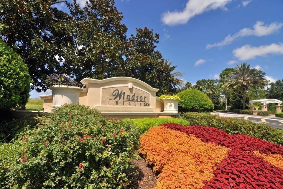 Windsor Hills entry