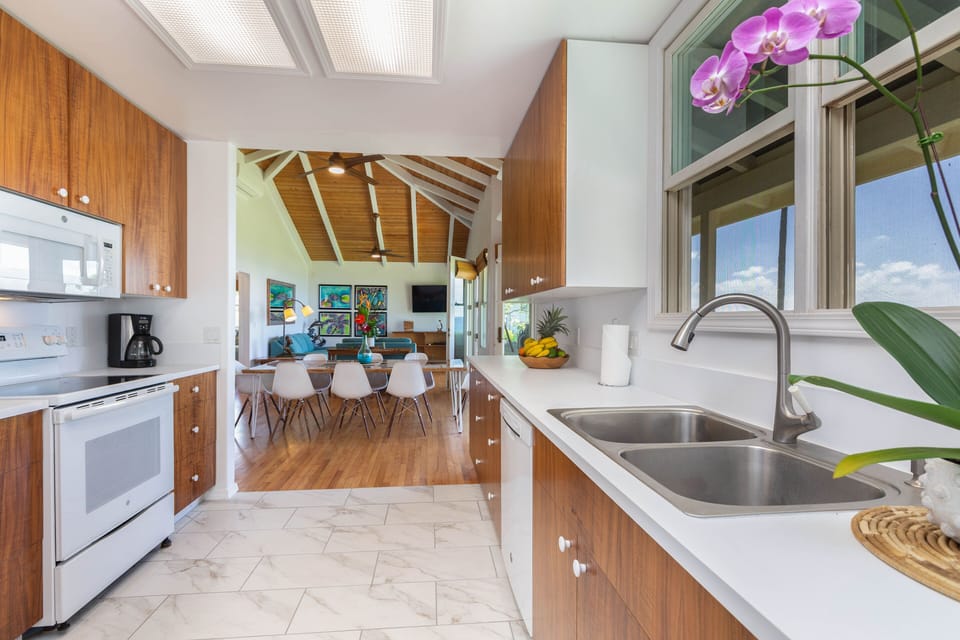 Kitchen / Dining Area