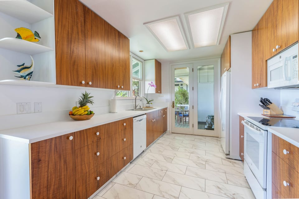 Kitchen & Entrance