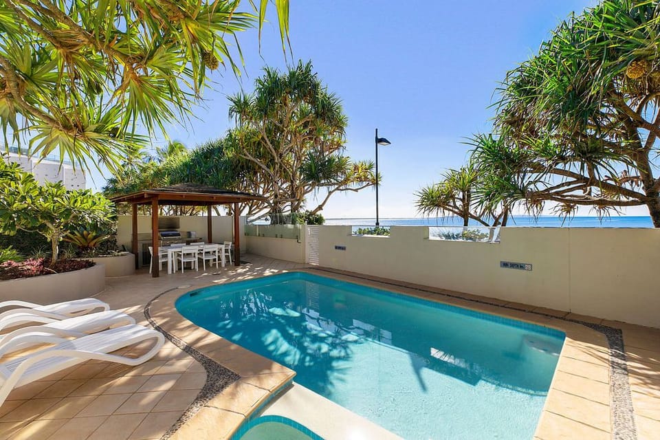 Beachfront shared pool, bbq and gazebo