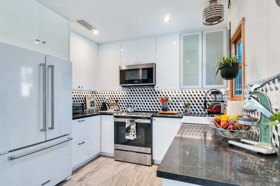 Fully-stocked kitchen with Reverse Osmosis Filtration, Vitamix blender, Heavy Duty Steel Juicer, Toaster Oven, Ninja Coffee Bar and Pour Over Coffee makers are perfect for whipping up breakfast!