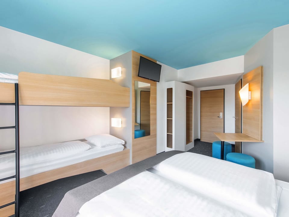 Quadruple Room | Hypo-allergenic bedding, desk, soundproofing, free WiFi