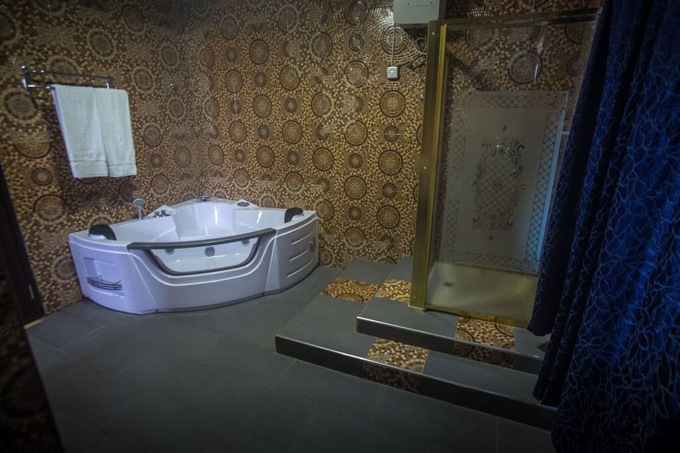 Room | Jetted tub