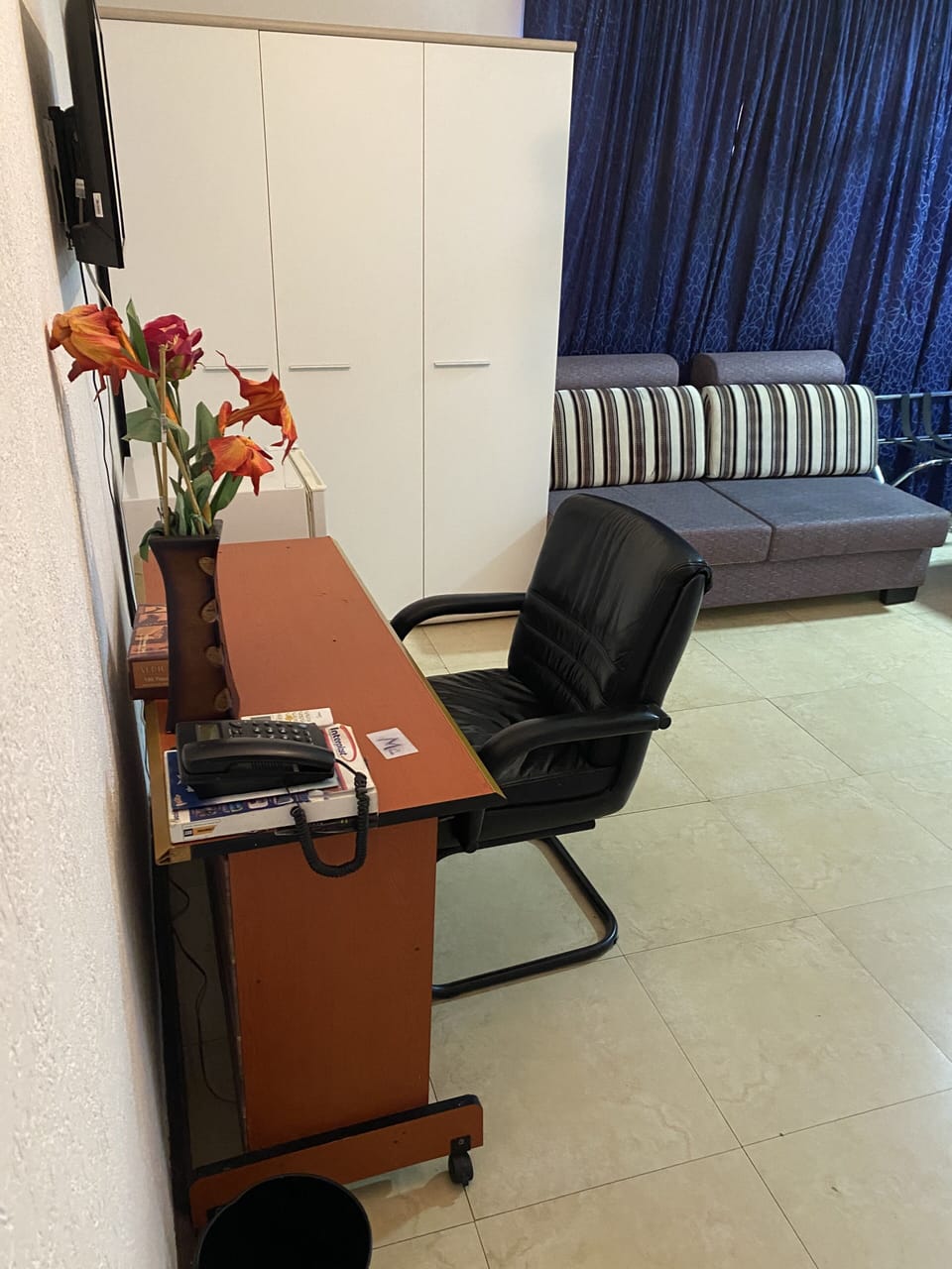 Pillowtop beds, in-room safe, desk, blackout drapes